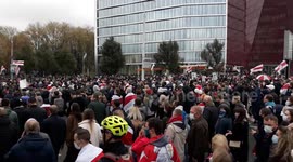 Mass protests against Lukashenko as Belarus opposition threatens strikes