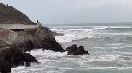 Storm EPILSON Newquay waves and surfer