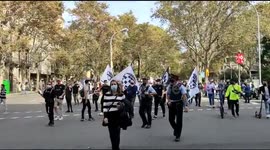 Tensions at anti-lockdown protests in Barcelona