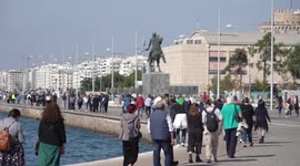 Kilometre-long queues as hundreds flock to free COVID-19 testing areas in Greece