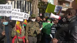 Manifestacion de ciudadanos Nigerianos en contra el dictador Buhari en Madrid España