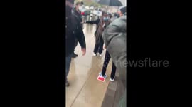 Paul Rudd surprises early voters in New York with delicious cookies to thank them for voting