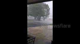 Hurricane Zeta slams into Louisiana with heavy wind and rain
