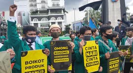 Indonesian students Call to Boycott French Goods