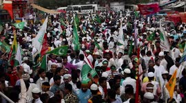 Thousands of Indians dismiss COVID-19 risks to celebrate birth of Prophet Muhammad