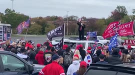 Staten Island Trump rally sees thousands of cars and a short man dressed as Donald Trump