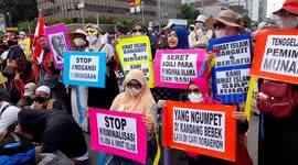 Indonesian Muslims protest outside French embassy in response to Macron's comments