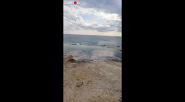 Moment mini-tsunami reaches Turkey's coast after 7.0 earthquake