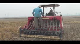 Farmers are taking great interest in sowing wheat through modern agricultural equipment super seeders