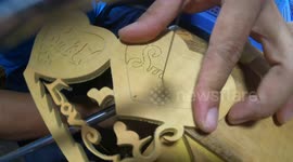 Miraculously man engraved letters on wood by hand as fast as a CNC cutting machine in Vietnam