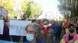 Policías negacionistas convocan una protesta contra las mascarillas y las restricciones por el virus