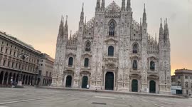 Milan's famous Piazza del Duomo deserted in second lockdown