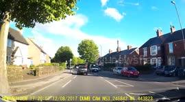 Road Rage , Punto see's land rover not slowing