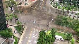 Storm Eta flooding strands cars in central Miami