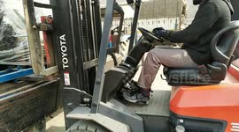 The folklifter driver lift engine pallet.