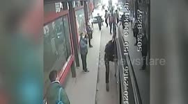 Alleged bus robber gets stuck in doors trying to escape passengers