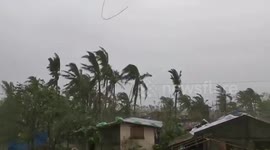 Philippines: Typhoon Vamco Hits East Coast With Rains And Winds, Evacuation Order Issued 2