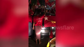 Aung San Suu Kyi supporters fill streets of Yangon after election victory