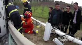 Truck crashes into pole after swerving to avoid oncoming coach in China