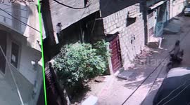 2 Thief Came In Our Street And Robbed A Person With A Gun CAUGHT IN CCTV