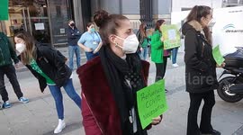 Profesores se concentran contra el despido del profesorado de refuerzo Covid