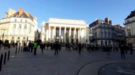 Hundreds of catholics gather in fa or of reopenning the churches