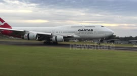 Historic Qantas 747's final landing