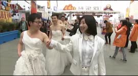 Cross-dressing marriage proposal stunt in China