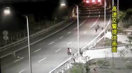 Children seen playing on China motorway