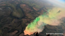 This beautiful once in a lifetime footage shows the moment a crew of skydivers leap from a hot air balloon trailed by a cloud of rainbow coloured dye.