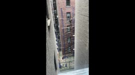 NYC construction worker removes scaffolding from beneath his feet without any safety gear in nail-biting footage