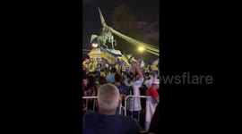 Argentina: Fans Pay Tribute To Football Legend Maradona 8