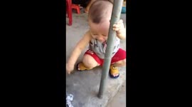 Baby laughed happily when he first touched the bird