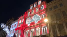 Londoners Amazed At The Cartier Christmas Lights