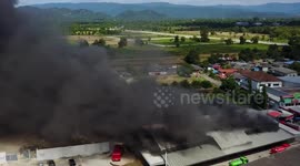 Firefighters battle blaze at shopping mall in Thailand