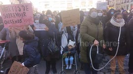 Residents of Madrid neighbourhood hold protest against ongoing power outage