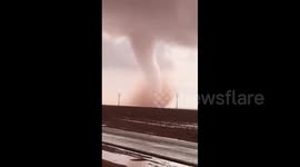 Huge sand tornado spotted swirling in Saudi Arabia