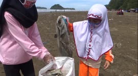 Indonesian children take part in beach clean and recycling project