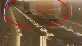 Truck separates from trailer when driving through tunnel in China