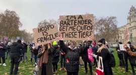 UK hospitality workers stage protest outside Parliament against COVID-19 restrictions