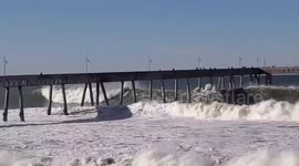 US: High Surf Advisory Issued For Along Coastline Of Northern California