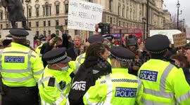 London police forcefully arrest protester at anti-lockdown demonstration
