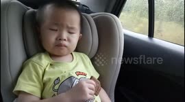 Adorable toddler can't stop falling asleep while eating in car