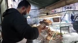 Per Santa Lucia si mangia leggeri a Palermo, lo street food a Ballarò
