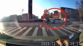 Brave man stops out-of-control three-wheeler spinning on Chinese road