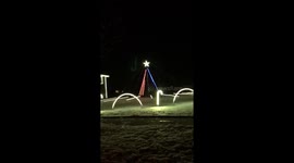 Michigan house syncs Christmas lights to music from their local radio station
