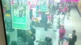 Vigilant railway cop prevents man from being run over by train in northern India