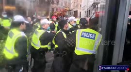 Police crack down on anti-lockdown protesters in central London