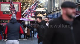 Thousands of shoppers pack Bristol city centre on last Saturday before Christmas