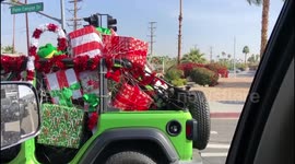 Florida man dresses as Santa Claus while carrying gifts for children in hospital